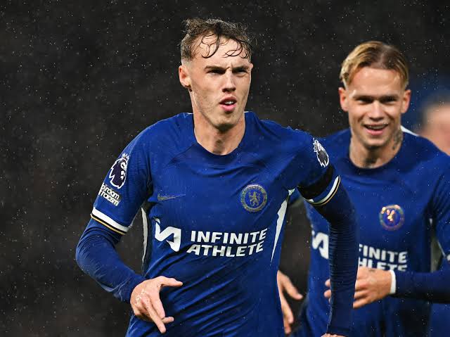 Cole Palmer and Mykhailo Mudryk in 2023 Chelsea home kit