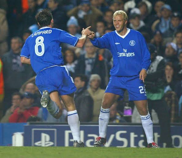 Frank Lampard and Eidur Gudjohnsen in Chelsea 2003 & 2004 Home Kit