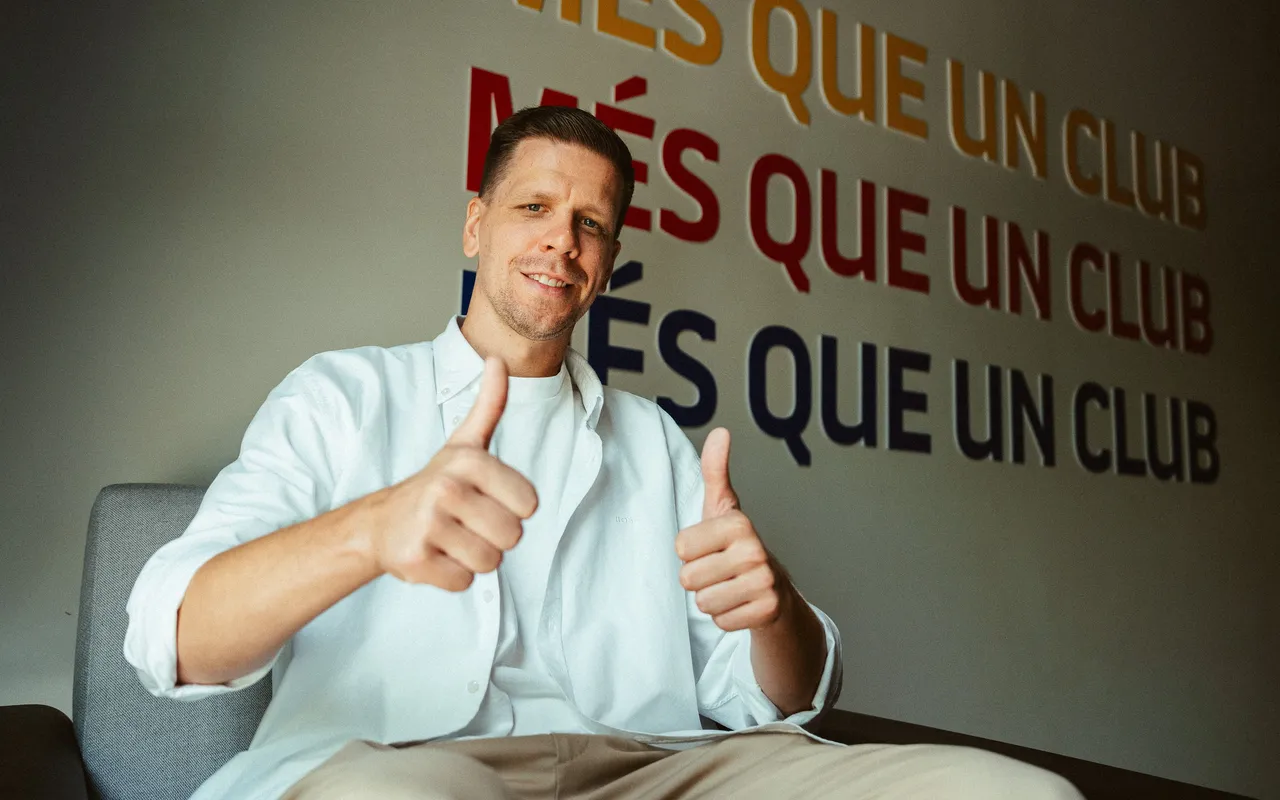 Wojciech Szczesny comes out of retirement to sign for Barcelona